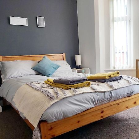 Comfy 4 Bed Home Away From Home コヴェントリー エクステリア 写真