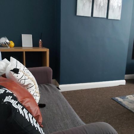 Comfy 4 Bed Home Away From Home コヴェントリー エクステリア 写真