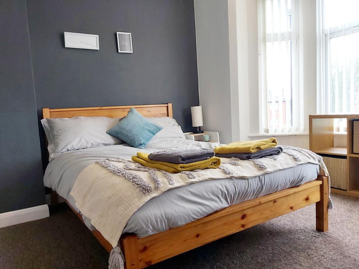 Comfy 4 Bed Home Away From Home コヴェントリー エクステリア 写真